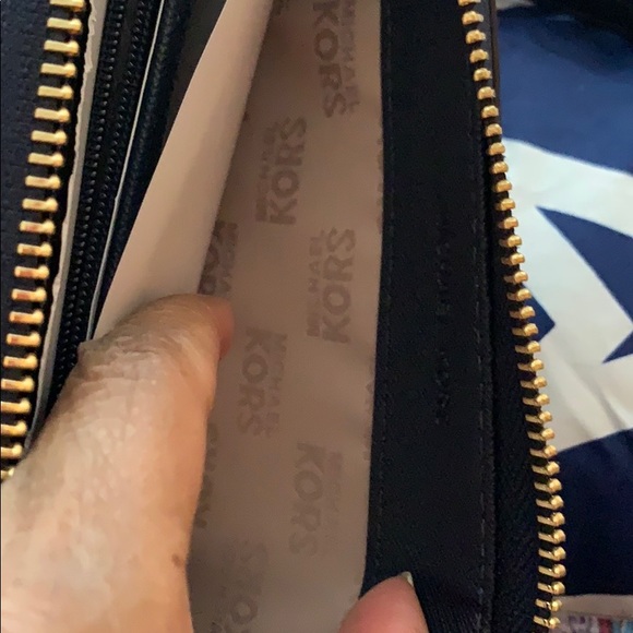 Michael Kor wristlet - Picture 9 of 14